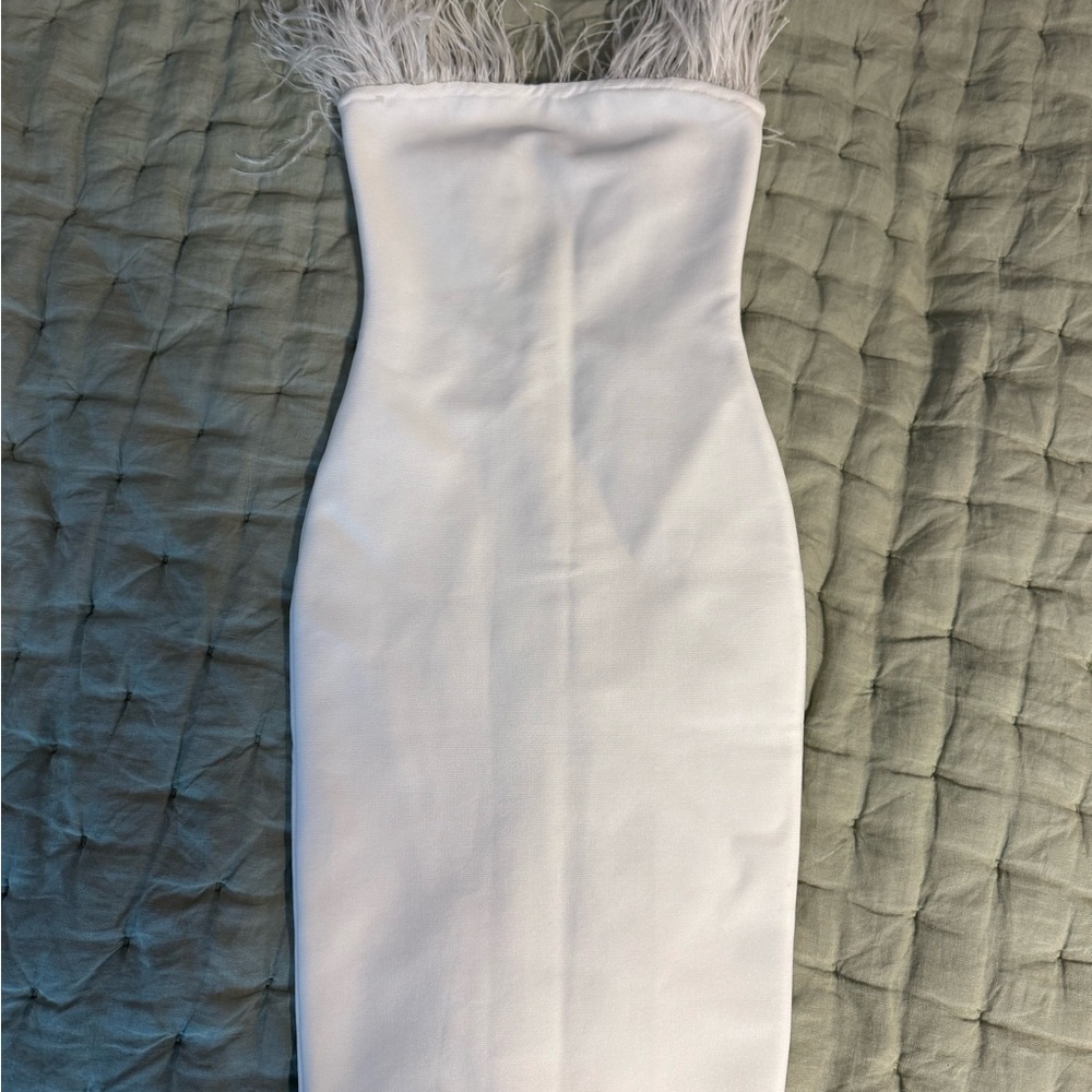 Elegant Strapless White Dress with Feather Trim